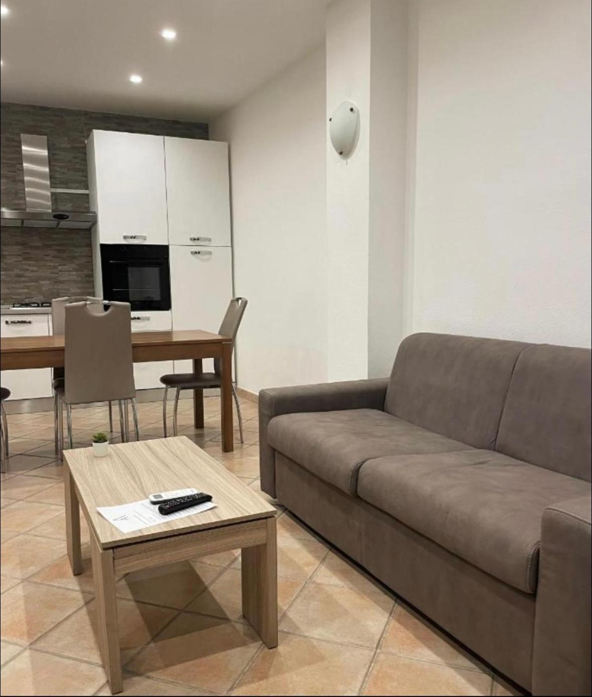 Square Inn Apartment Ольбия Экстерьер фото