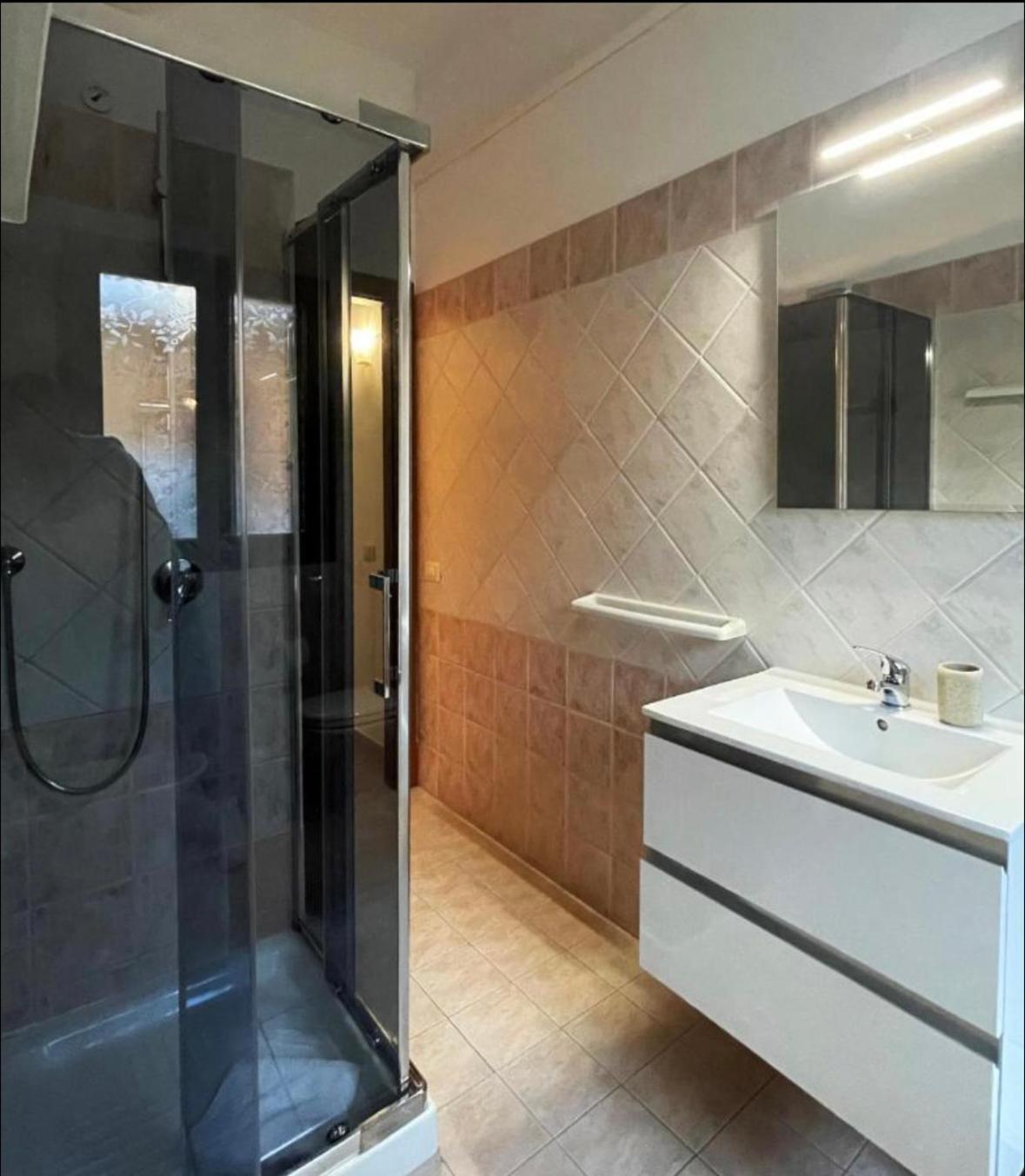 Square Inn Apartment Ольбия Экстерьер фото